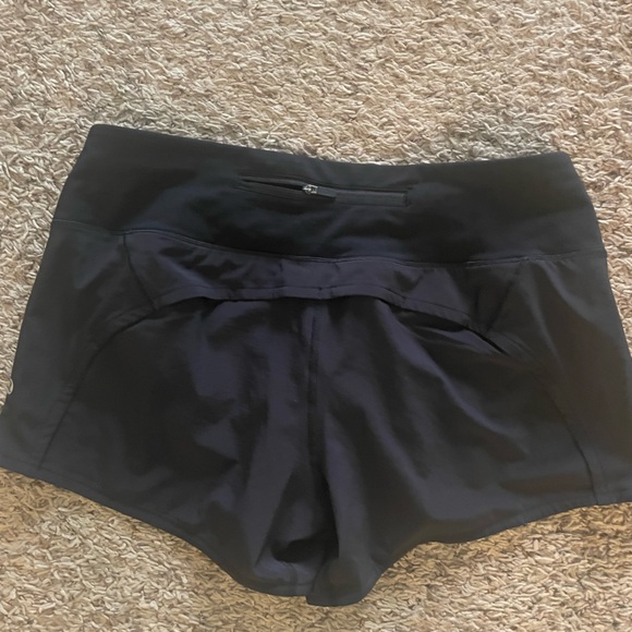 Lululemon Like New - Speed Up Mid Rise Short - Picture 2 of 3